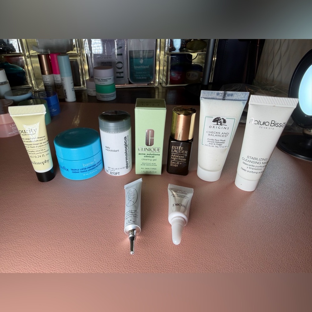 Deluxe/High End Brands: 114 Item Beauty/Skin/Hair Sample Assortment - Picture 5 of 13